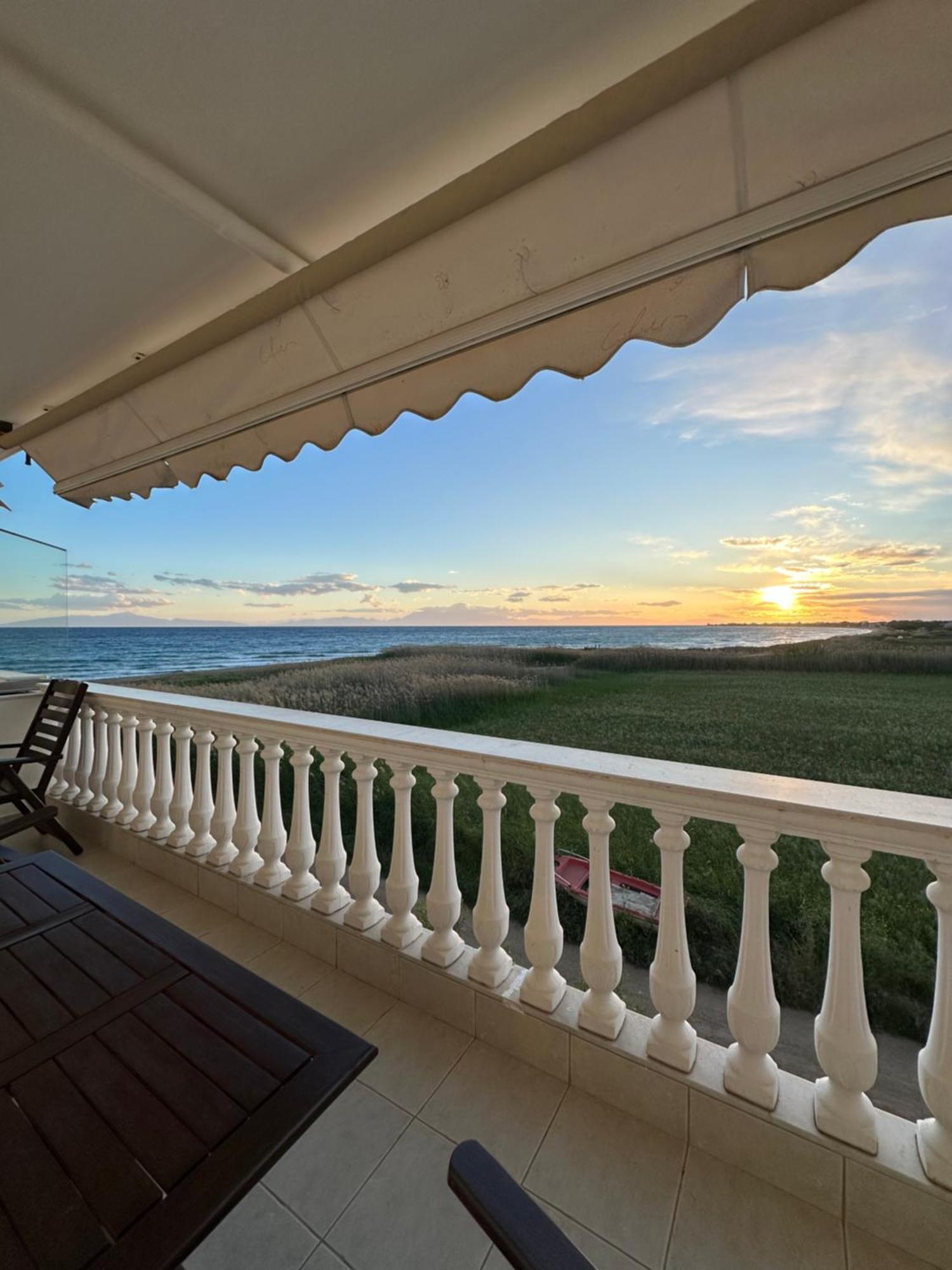 Dimar1 Seaside Apartment Paralia Dionisiou Eksteriør billede
